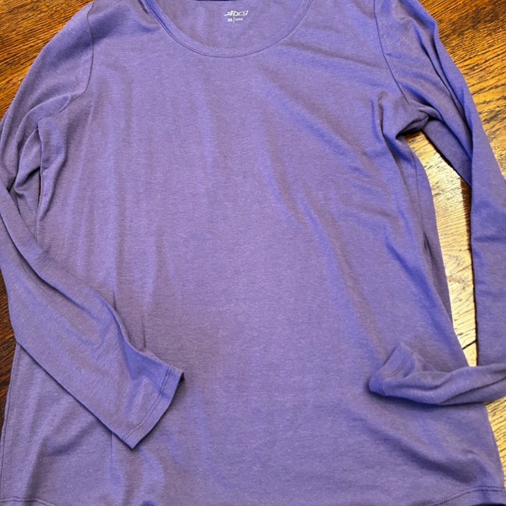 Workout top - Picture 2 of 2